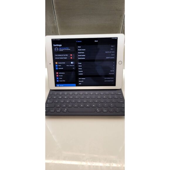 Apple iPad Pro 9.7 A1673 128gb in Gold Excellent Condition w/ Apple Keyboard - Picture 5 of 8